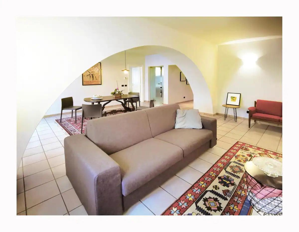 Due Dei Mille. Incantevole Casa In Centro Ad Alba Buitenkant foto