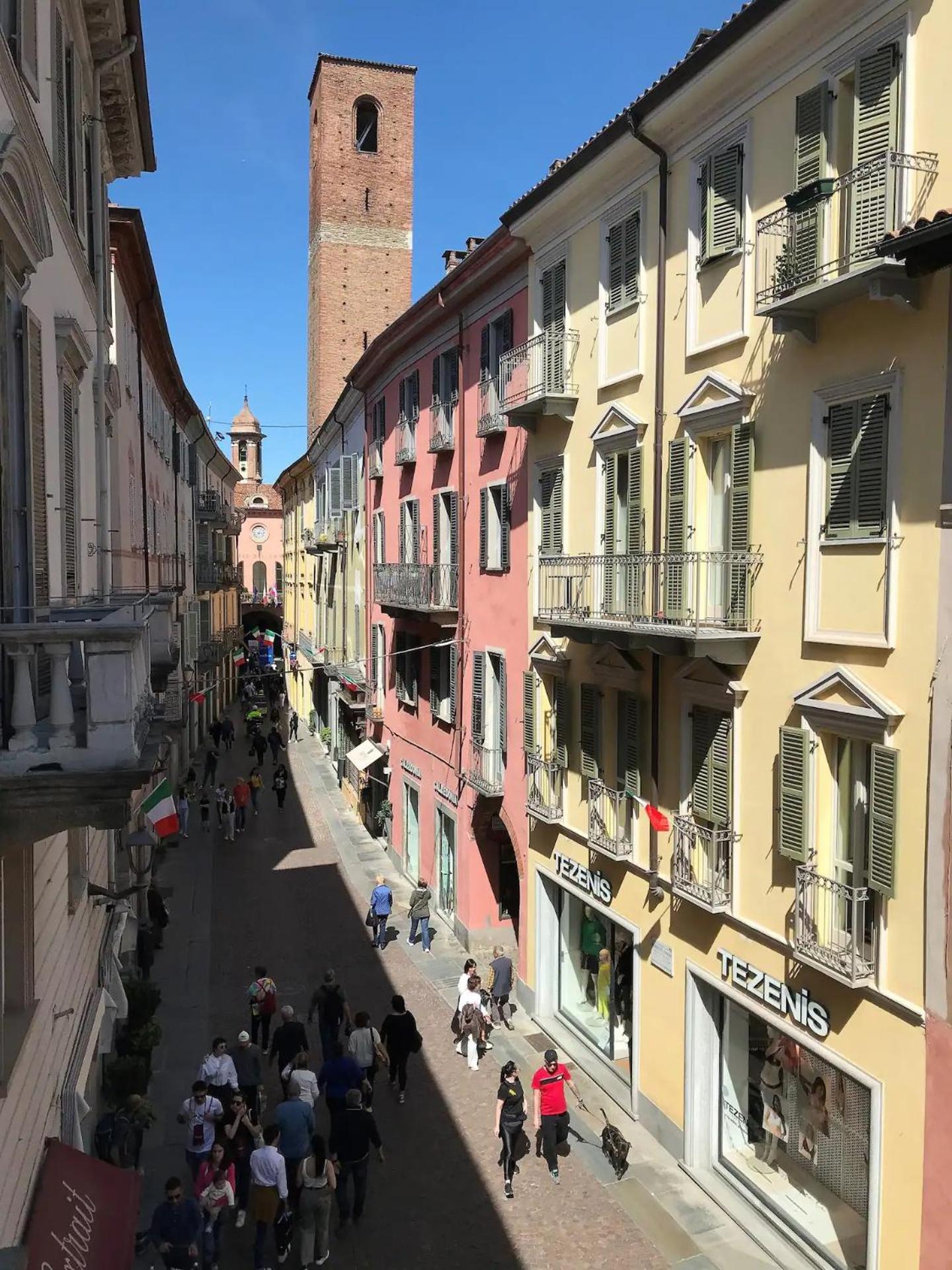 Due Dei Mille. Incantevole Casa In Centro Ad Alba Buitenkant foto